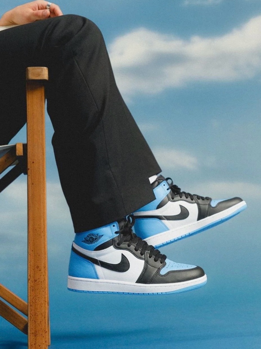 Jordan Air 1 Mid Blue/Black/White Men's Sneakers size 8M comes with Box